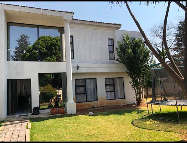 4 BEDROOM HOUSE FOR SALE IN STRUBENSVALLEI